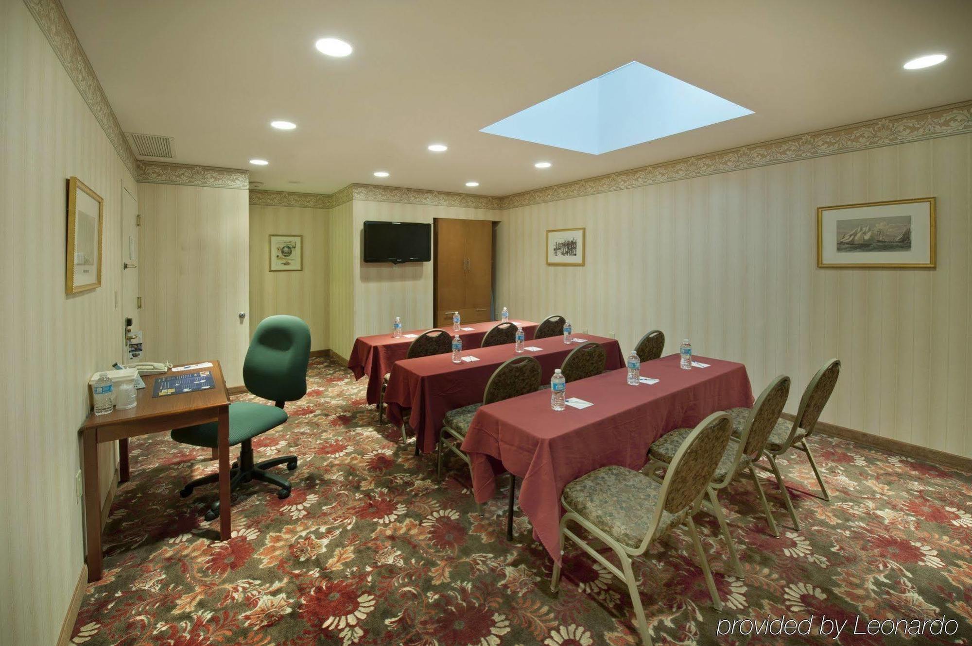 Surestay Plus By Best Western Woodbury Inn Kinh doanh bức ảnh